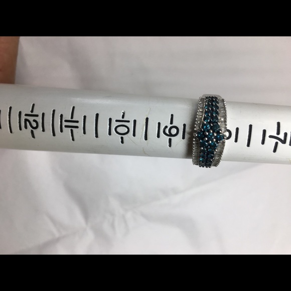 blue  and white diamonds engagement ring - Picture 5 of 8